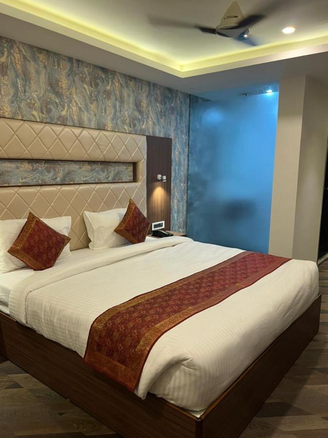 The Triumph Hotel Варанаси Экстерьер фото