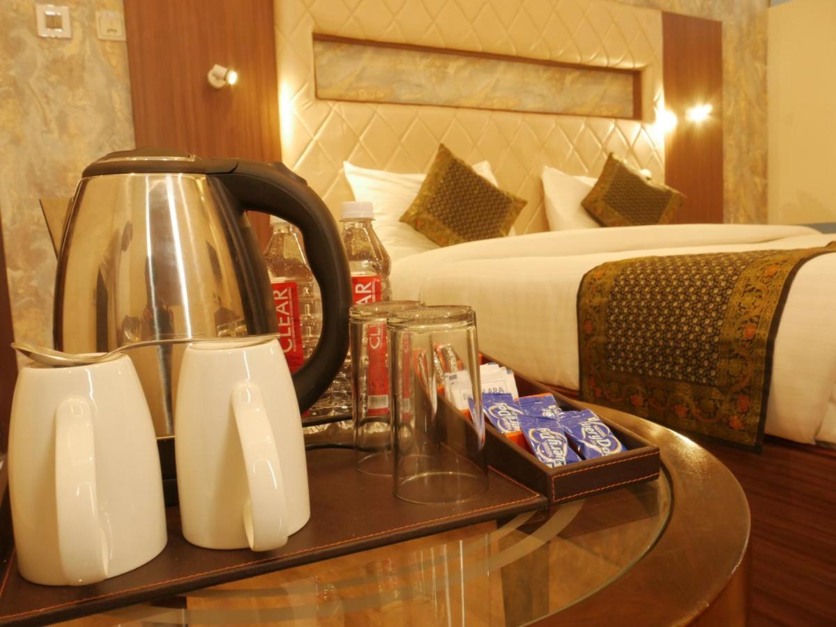 The Triumph Hotel Варанаси Экстерьер фото