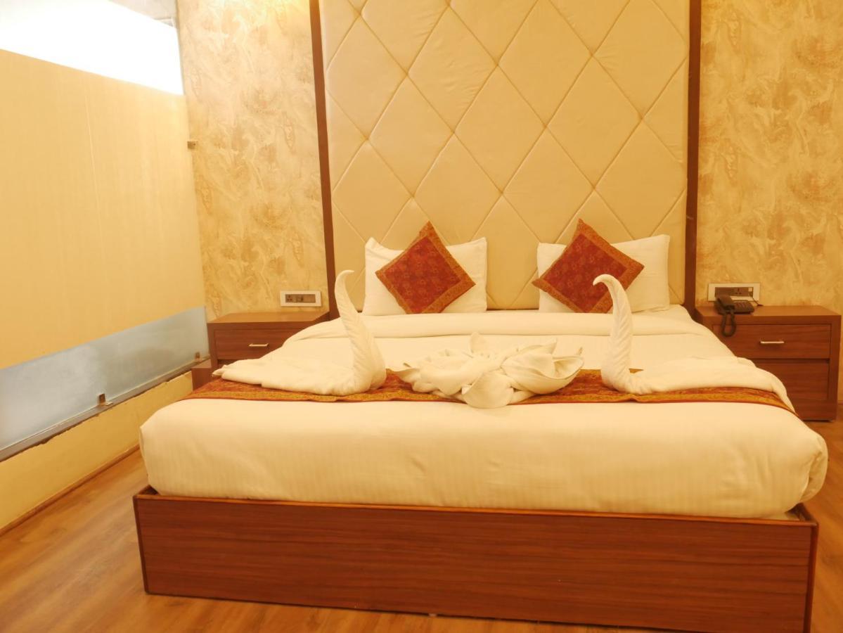 The Triumph Hotel Варанаси Экстерьер фото