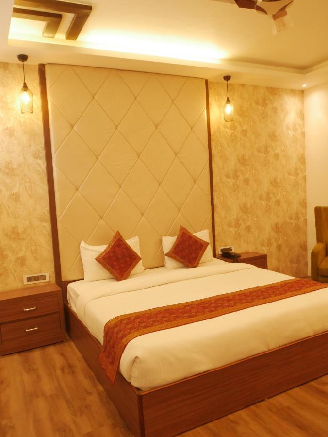The Triumph Hotel Варанаси Экстерьер фото