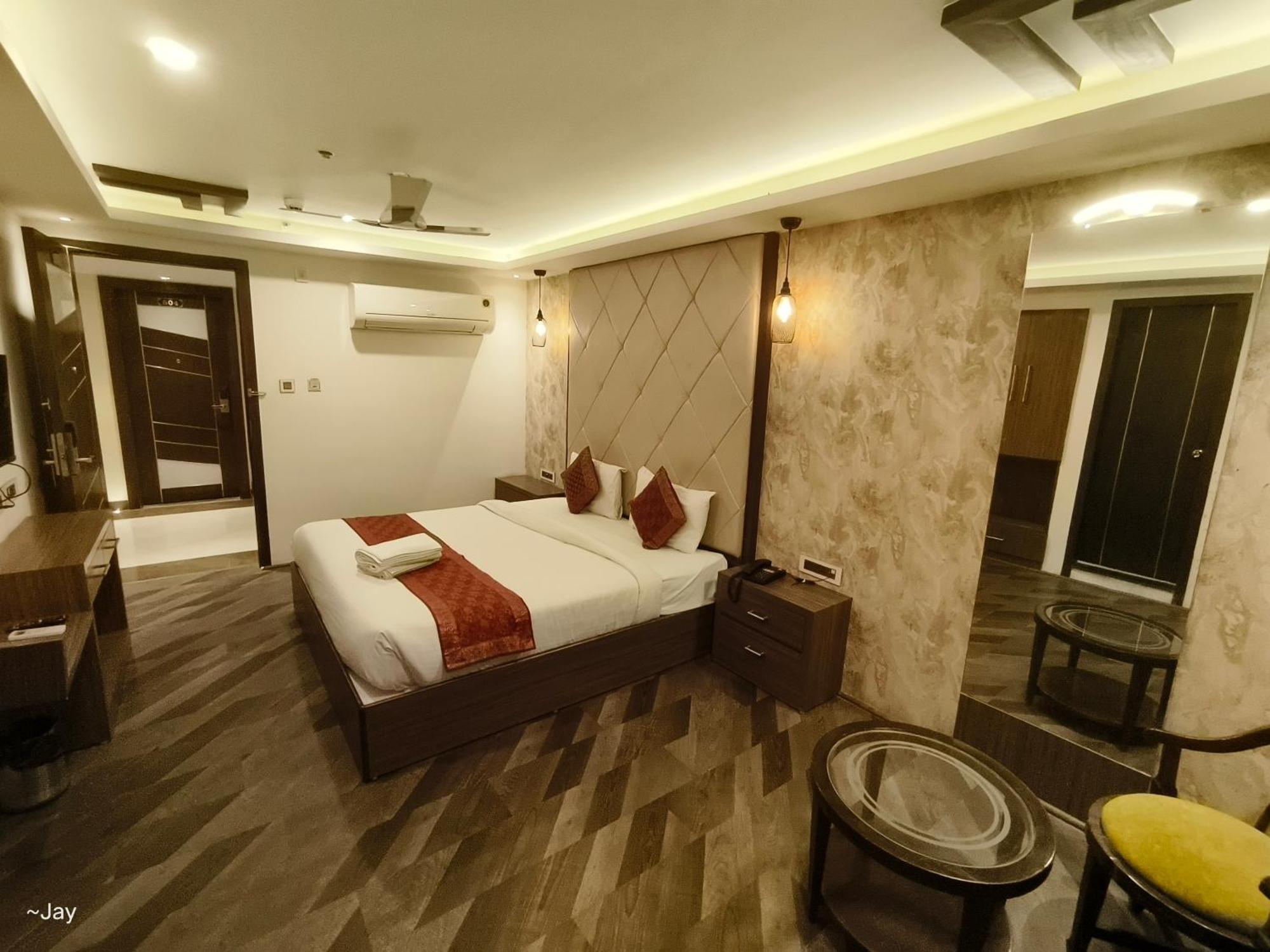 The Triumph Hotel Варанаси Экстерьер фото