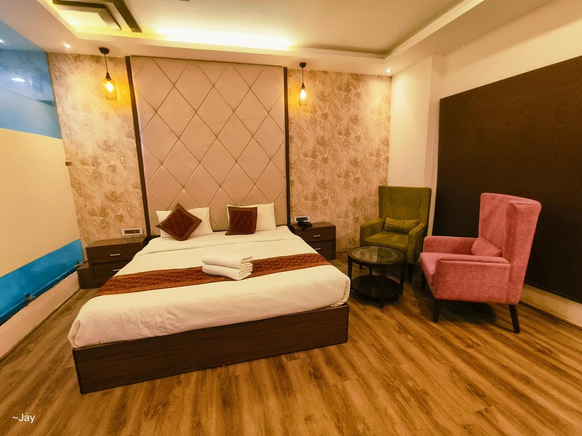The Triumph Hotel Варанаси Экстерьер фото