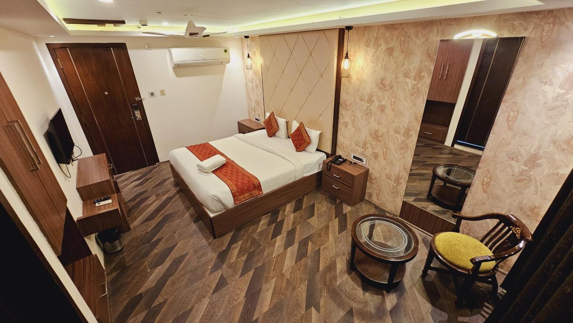 The Triumph Hotel Варанаси Экстерьер фото